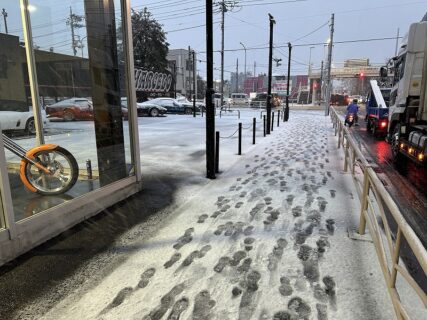 　遂に、雪、、