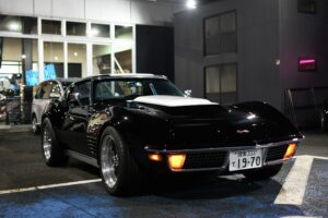 雨のスキマに動くMARCELO。深夜、響くV8。