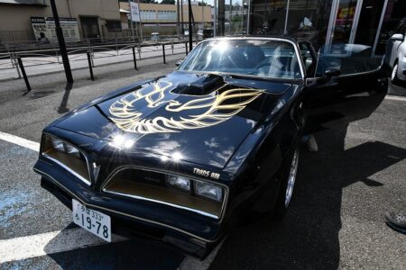 　魂を磨き、V8を送り出す。
