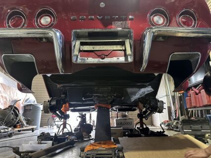 V8と星条旗に敬礼する日。