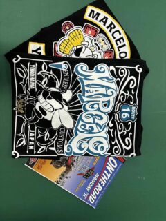 　V8カルチャーを纏う喜び—MARCELO Tシャツ発売初日！