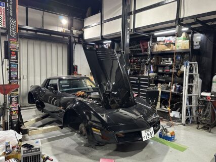 　雨を切り裂く81CORVETTE！